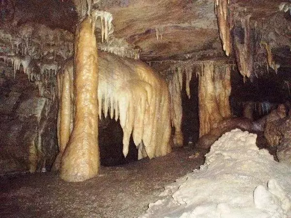 Sortie spéléologie à la grotte du Clos del Pous à Laissac