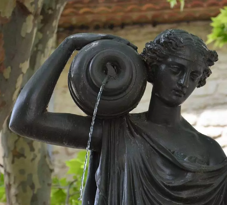 Dans l'ombre et la lumière, histoire des femmes à Uzès - Visite guidée Uzès, Ville d'art et d'histoire