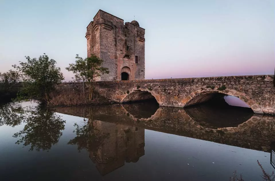 Visites guidées de la Tour Carbonnière - Office de Tourisme Terre de Camargue