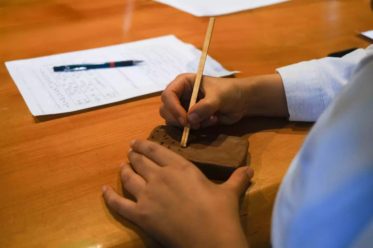 Atelier : écriture cunéiforme
