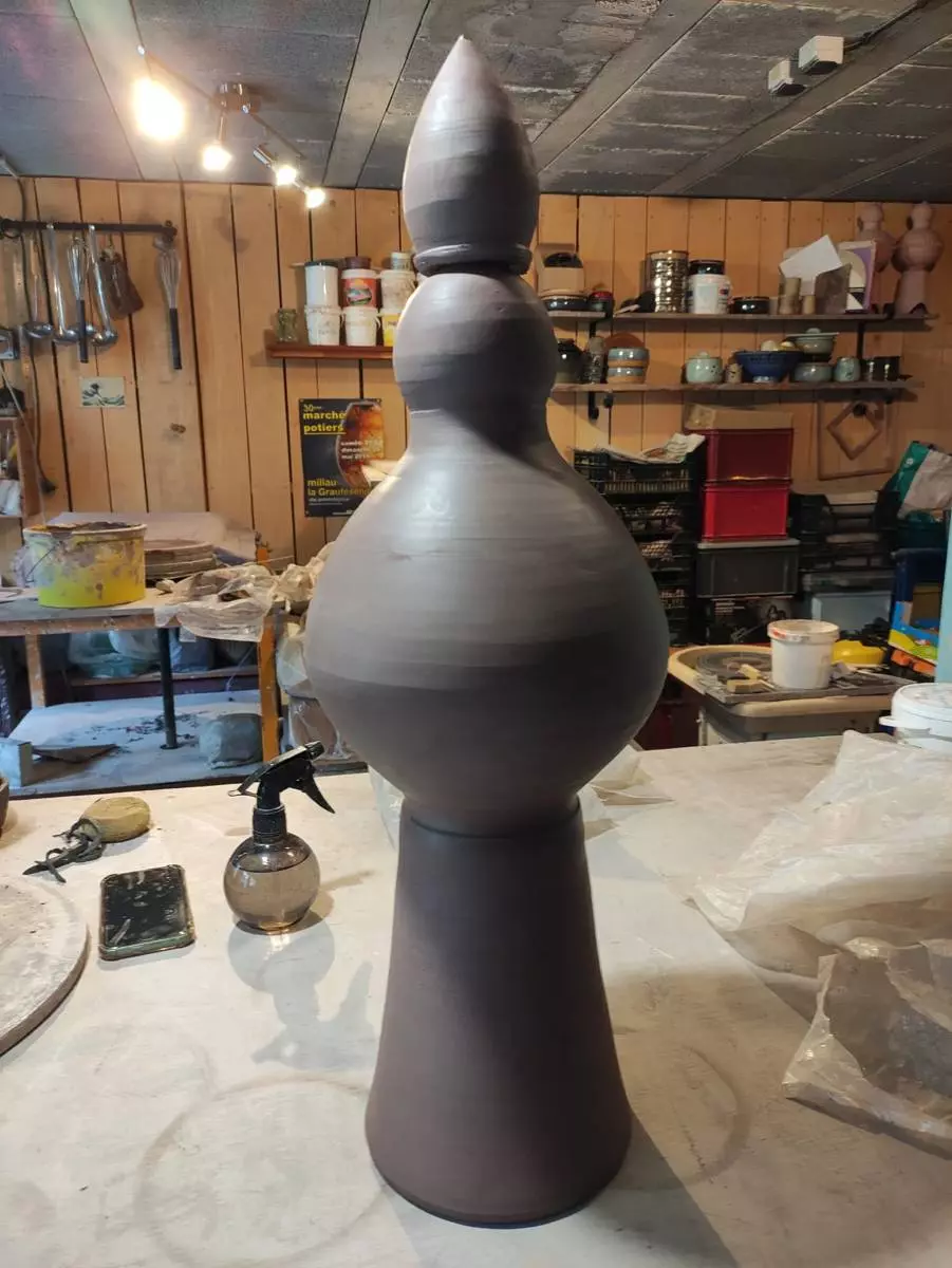 En Coulisse - Découvrez la fabrication d'un épi de faîtage en grès