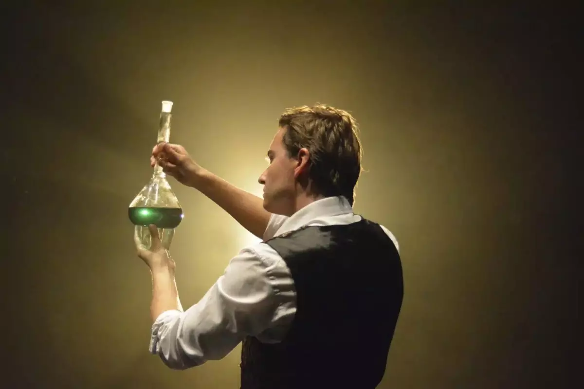 Pièce de théâtre: "L'étrange cas du Dr Jekyll & Mr Hyde"