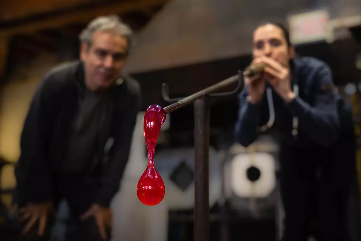 Decouverte et Initiation au Metier de Souffleur de Verre