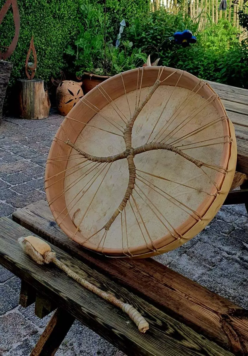 Stage de création de son tambour chamanique à Lavercantière