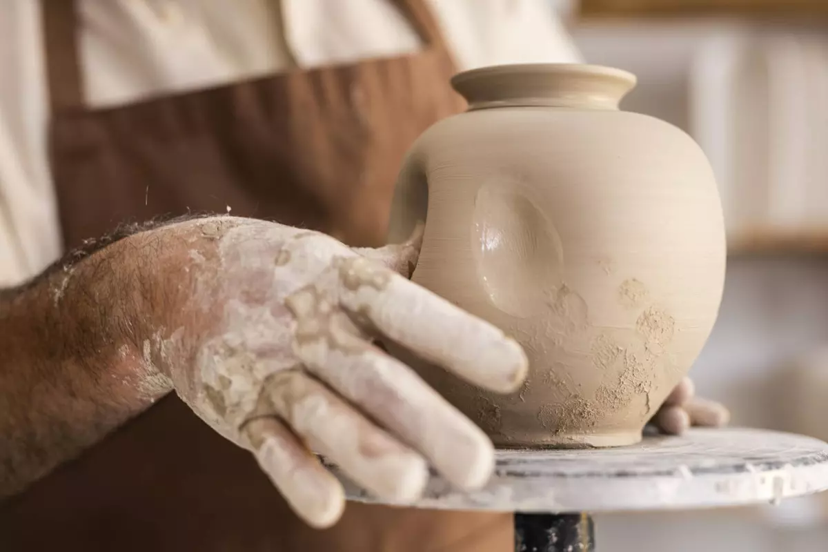 Atelier de Poterie : Improvisations - la Terre - le Jeu Qui Crée