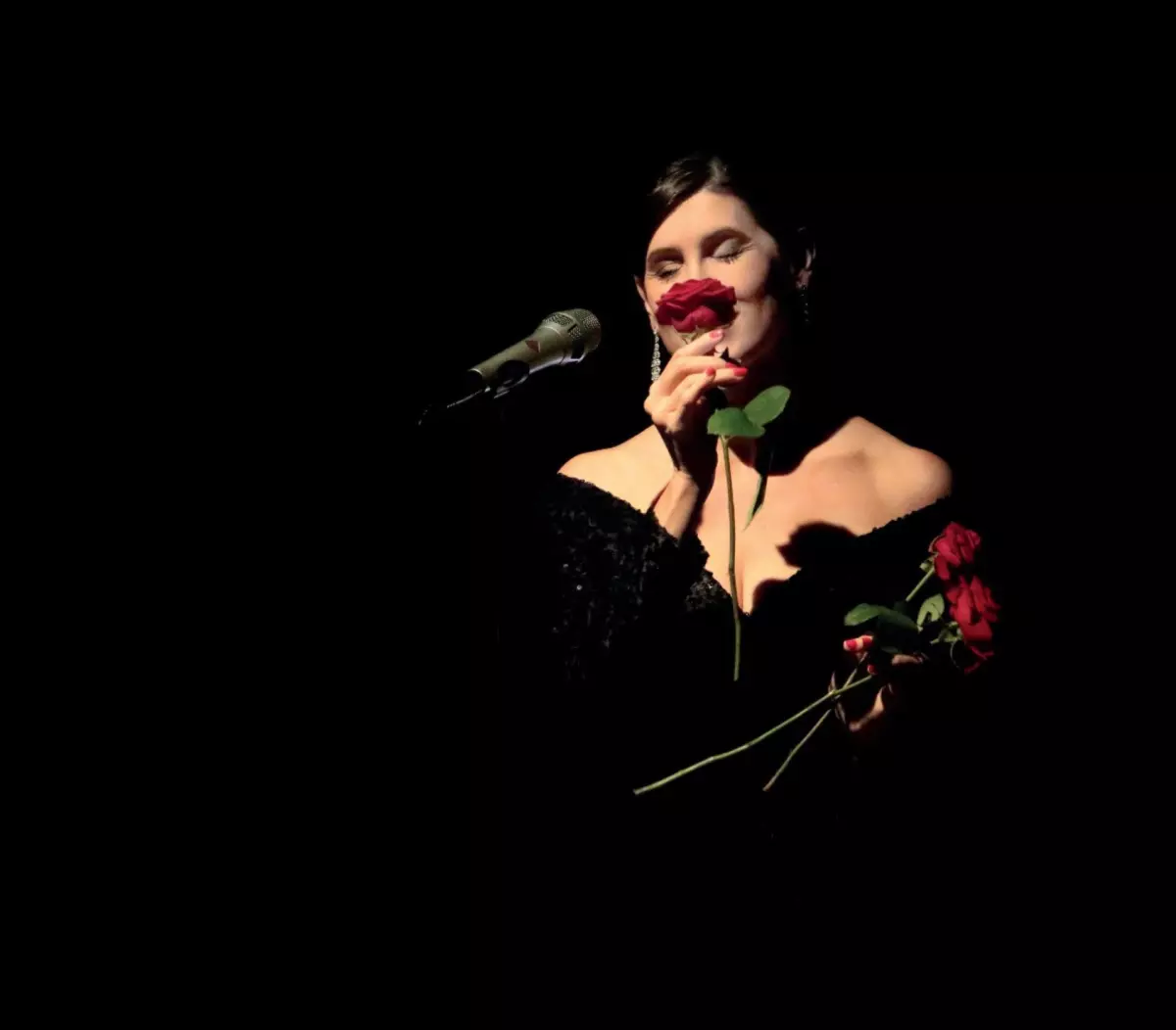 Au Théâtre : "Christelle Loury chante Piaf, Gréco et Barbara"