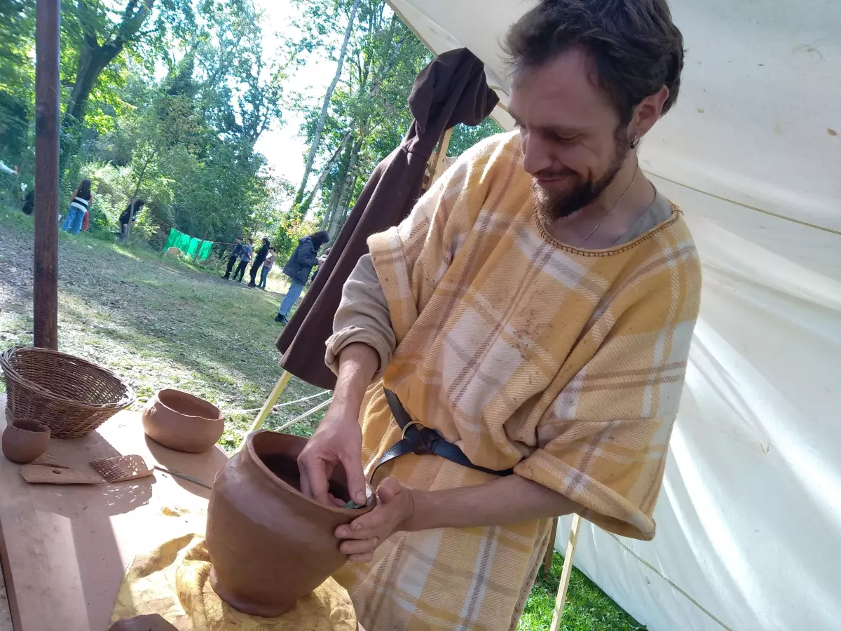 Conférence "Histoire technique de la céramique, du néolithique au Moyen-Âge", par Ulysse Douillon, guide-conférencier et potier