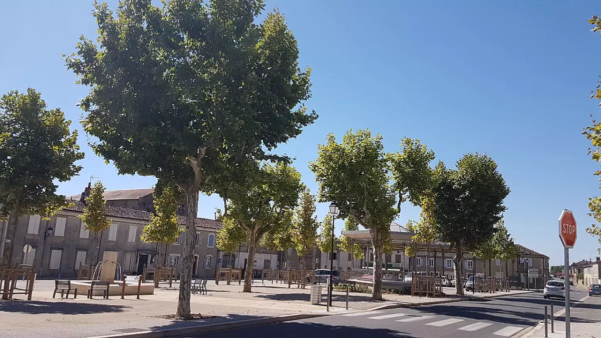 Marché du vendredi matin à Seissan