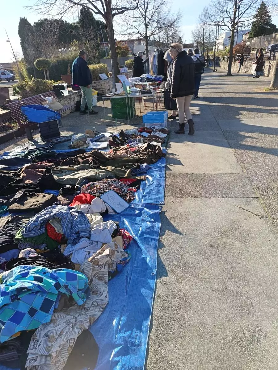 Marché aux puces de Rousson