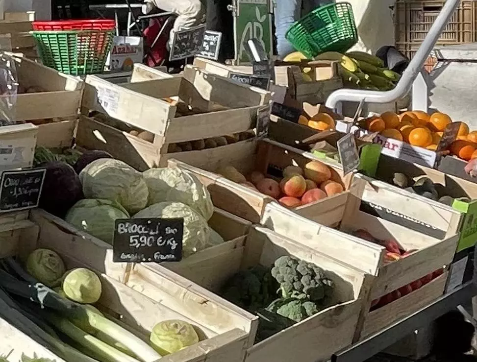 Marché hebdomadaire de St Jean du Pin