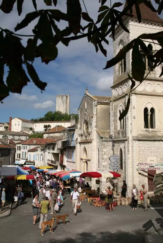 Marché estival à Montcuq